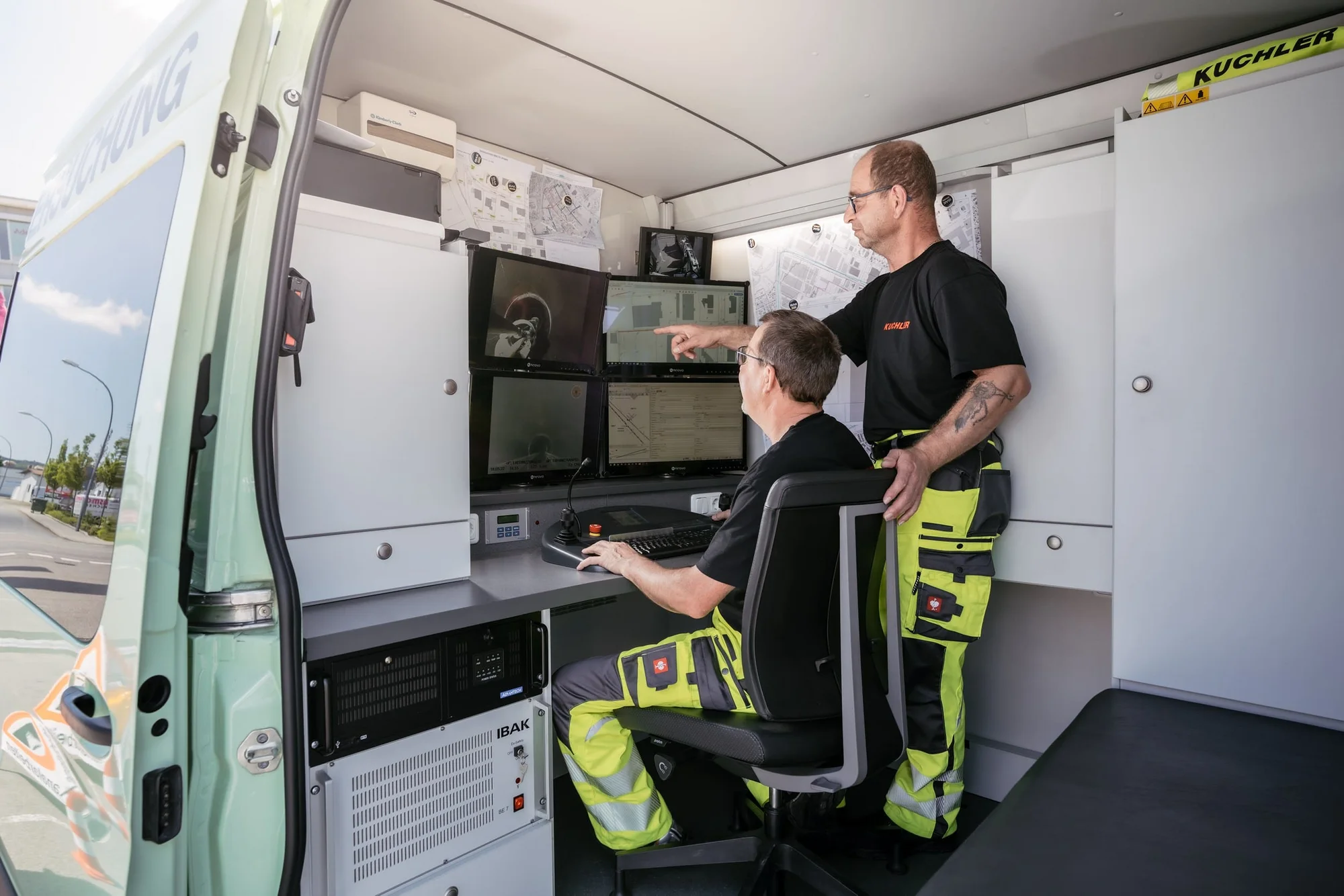 Kanalreinigung in Tettenweis mit Saugfahrzeugen